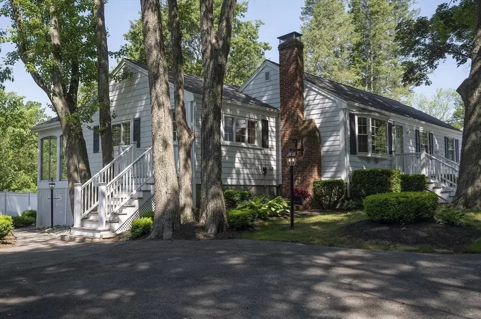 16 Leslie Ave, Weymouth, MA 02188 32 Photos Movoto