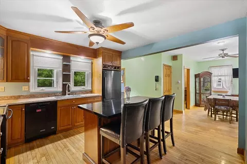 42 Harold St, Worcester, MA 01604 photo 6