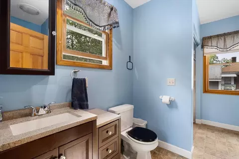 42 Harold St, Worcester, MA 01604 photo 9