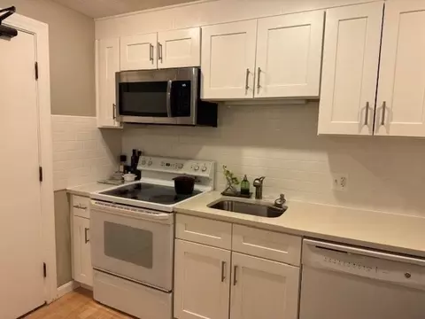Kitchen - 15 Davis Rd #B14, Acton, MA 01720 photo 1 of 1