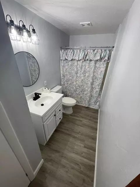 Bath - 24 Prentice St, Worcester, MA 01604 photo 2 of 3