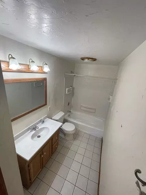 Bath - 24 Prentice St, Worcester, MA 01604 photo 3 of 3