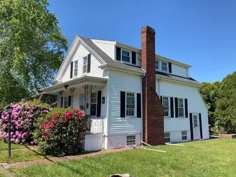 72 Middle Rd, Acushnet, MA 02743