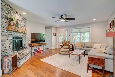 Living - 267 Collins Rd, Hardwick, MA 01082 photo 2 of 4