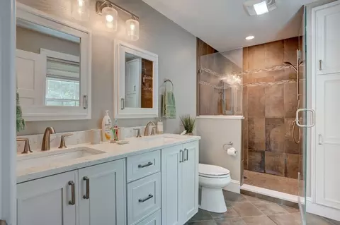 Bath - 267 Collins Rd, Hardwick, MA 01082 photo 1 of 4