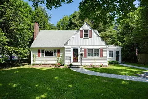 14 Summer St, Medfield, MA 02052