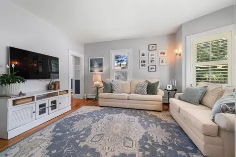 Living - 190 Green St, Reading, MA 01867 photo 2 of 2