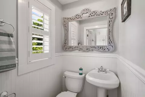 Bath - 190 Green St, Reading, MA 01867 photo 2 of 2