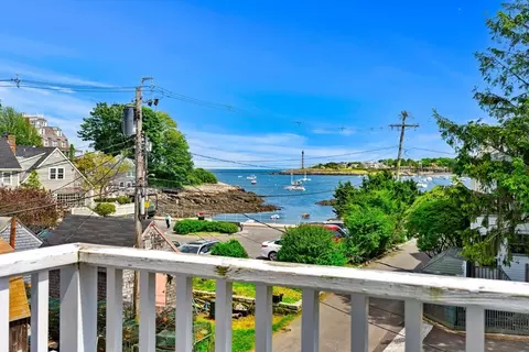 10 Fort Beach Ln, Marblehead, MA 01945