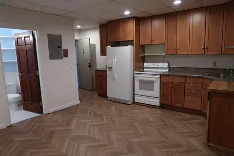 11 Aberdeen #B, Boston, MA 02215