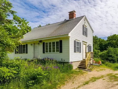 807 N West Main St, Douglas, MA 01516