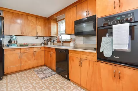 6 Kenyon Ave, Worcester, MA 01604 photo 9