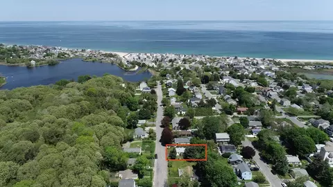 42 Elm St, Plymouth, MA 02360