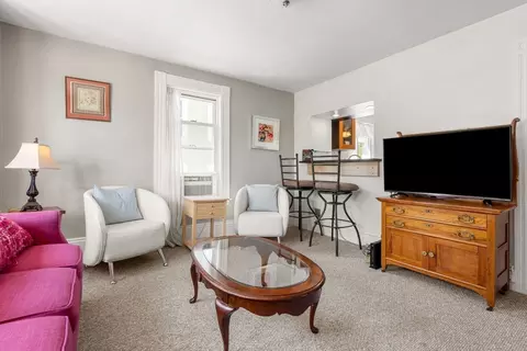 Living - 10 Jasper St, Beverly, MA 01915 photo 2 of 3