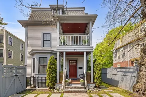 27 Walden St #1, Cambridge, MA 02140