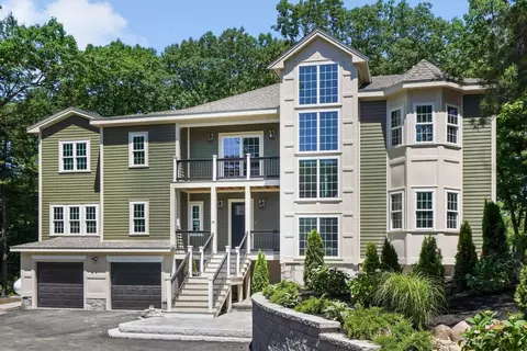 14 Lovis Ave, Wakefield, MA 01880