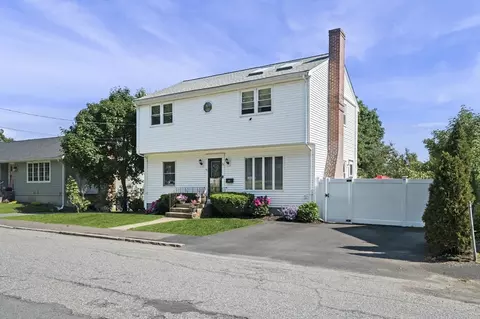 38 Phillips St, Salem, MA 01970