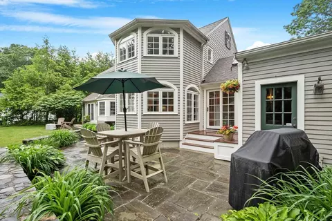 83 Walnut St, Concord, MA 01742 photo 2