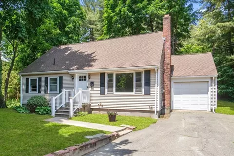 16 Summer St, Medfield, MA 02052
