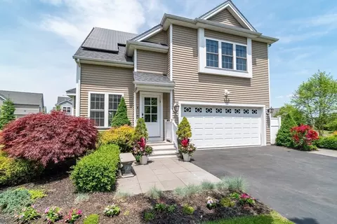 4 Fox Creek Ln, Framingham, MA 01701
