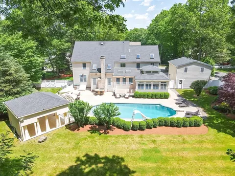 23 Newell Dr, Franklin, MA 02038