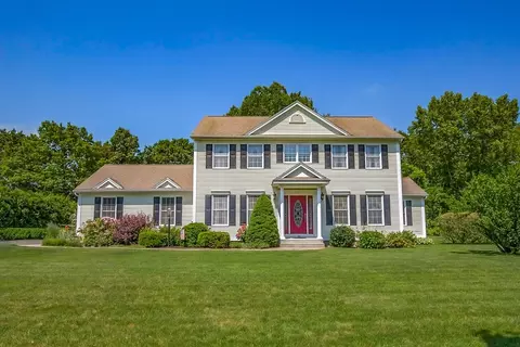 16 Willow Brook Ln, Westfield, MA 01085