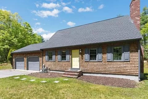 8 Stacey Rd, Middleboro, MA 02346
