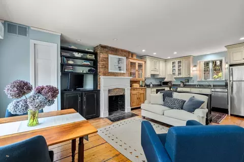 7 Bunker Hill Ct, Charlestown, MA 02129