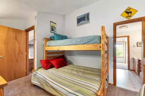 Bedroom - 4 Upper Ledge Rd # B, Bartlett, NH 03812 photo 4 of 5
