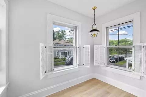 Entry Way - 12 Walnut Ave, Beverly, MA 01915 photo 2 of 3
