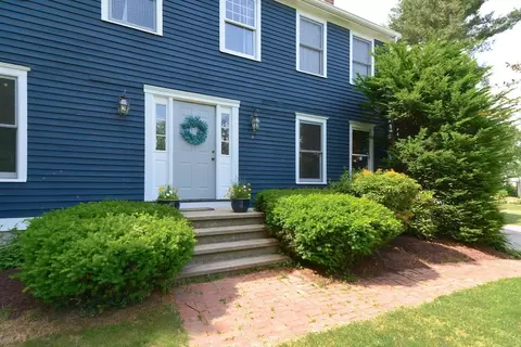 3 Willow Crst, Medway, MA 02053