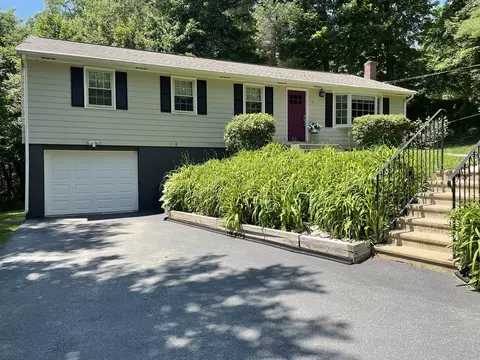 15 Cricket Dr, Sturbridge, MA 01566