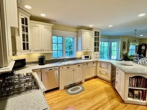 337 Lower County Rd, Dennis, MA 02639