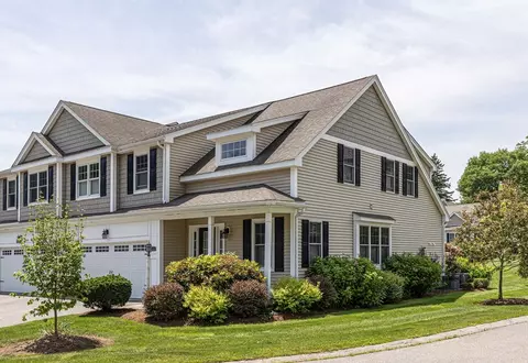 21 Meeting House Ln #21, Southborough, MA 01772