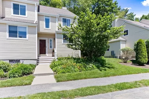 52 Gaslight Ln #52, Easton, MA 02356
