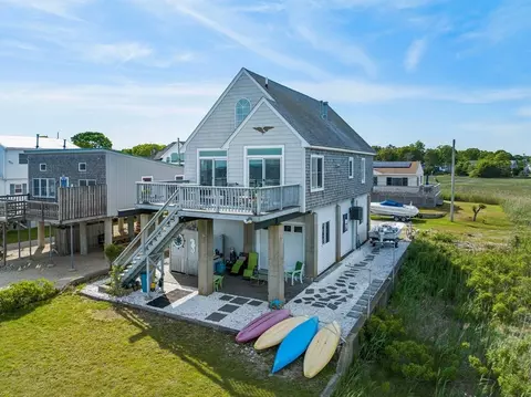 57 Beach St, Wareham, MA 02571 photo 2