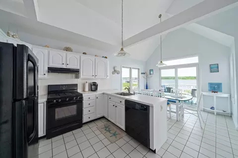 57 Beach St, Wareham, MA 02571 photo 6