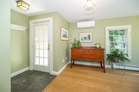 Entry Way - 16 Beverly Rd, Natick, MA 01760 photo 2 of 4