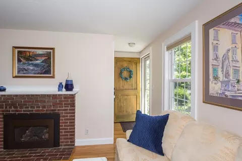 Entry Way - 16 Beverly Rd, Natick, MA 01760 photo 1 of 4