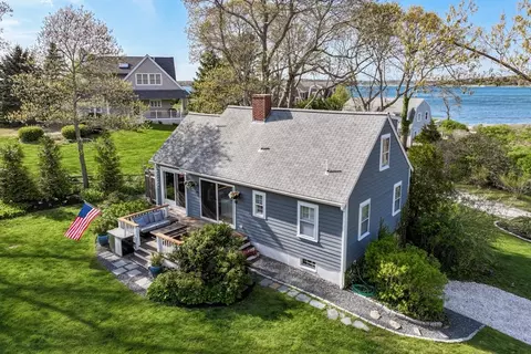 40 Bryant Point Rd, Falmouth, MA 02556