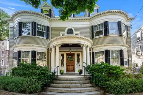 376 Essex St, Salem, MA 01970