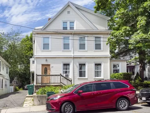 17 Kensington Park #3, Lynn, MA 01902