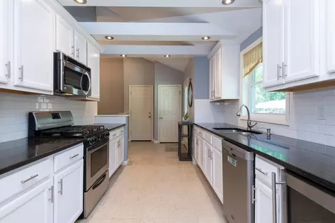 31 Old Jacobs Rd, Georgetown, MA 01833 photo 6