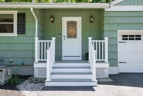 31 Old Jacobs Rd, Georgetown, MA 01833 photo 3