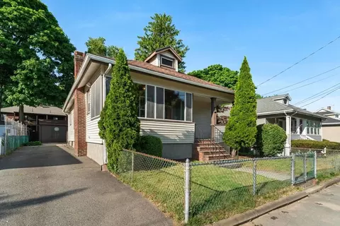 84 Thornton St, Quincy, MA 02170