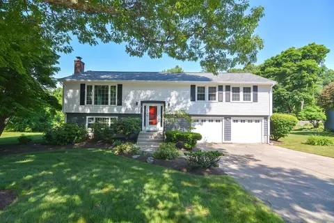 5 Vaillencourt Dr, Framingham, MA 01701