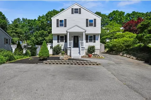 8 Cedar St, Wilmington, MA 01887