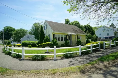 3 Victoria Ln, Stoneham, MA 02180