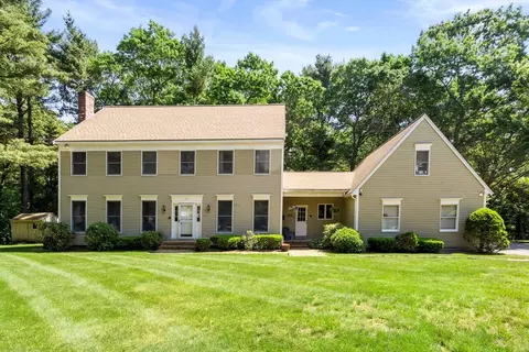 82 Cabral Cir, Stoughton, MA 02072