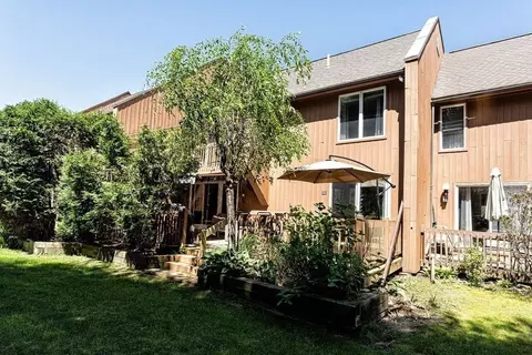 22 Woodland Park Dr #22, Haverhill, MA 01830